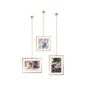 Porta Retrato Pendente de Corrente Gold 4x4/4x6 Umbra Porta Retrato Pendente de Corrente Gold 4x4/4x6 Umbra
